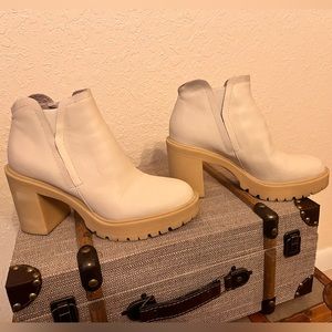 Dolce Vita Cache H20 Boots Ivory Size 7.5